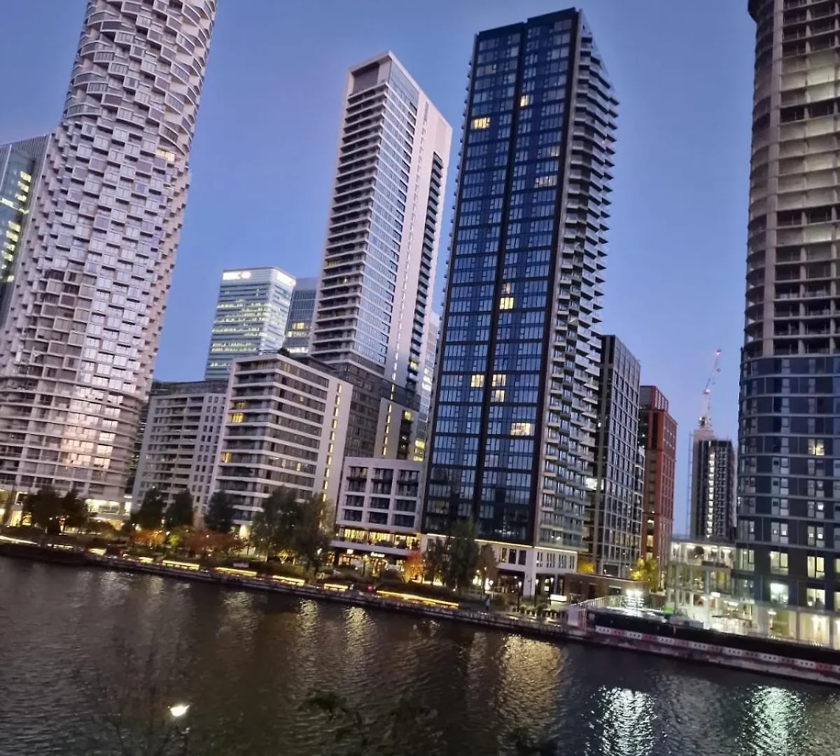 Canary Wharf View Apartments London